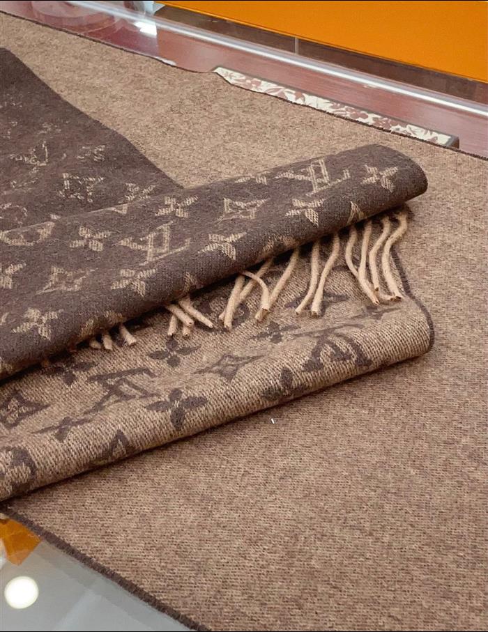 2026116111040763 380